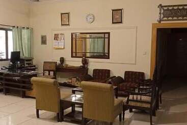 هتل Luxury Palace Peshawar