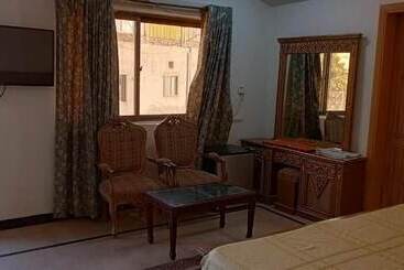 هتل Luxury Palace Peshawar