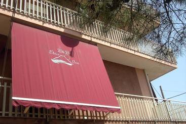 تختخواب و صبحانه Etna Inn
