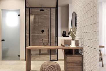 تختخواب و صبحانه F Charm All Suites   Adults Only