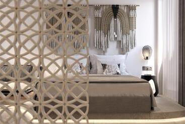 تختخواب و صبحانه F Charm All Suites   Adults Only