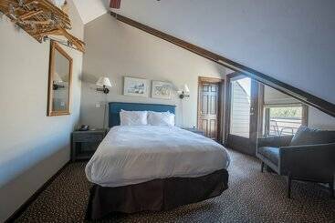 Elk Mountain Lodge