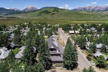 Elk Mountain Lodge