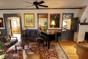 Elk Mountain Lodge