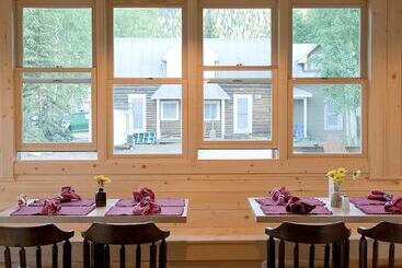 Elk Mountain Lodge