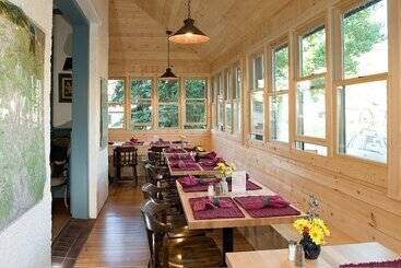 Elk Mountain Lodge