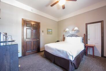 Elk Mountain Lodge