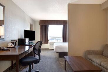 هتل Days Inn & Suites By Wyndham Yorkton