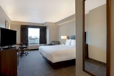 هتل Days Inn & Suites By Wyndham Yorkton