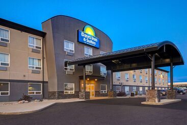 هتل Days Inn & Suites By Wyndham Yorkton
