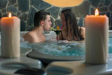 هتل Dixon So Vstupom Do Bazéna A Vírivky Zdarma   Free Entrance To Pool And Jacuzzi Included