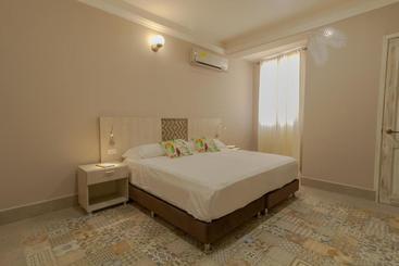 هتل Casa Avelina Boutique Hostel