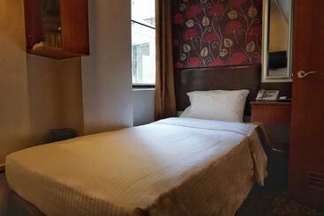 Lander Hotel Prince Edward
