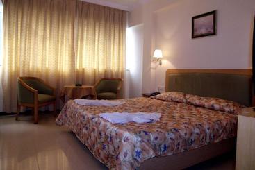 هتل The Menino Regency