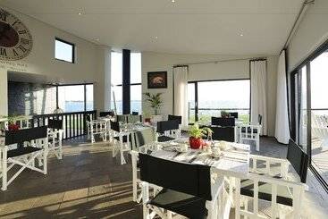 هتل Oyster Box Guesthouse