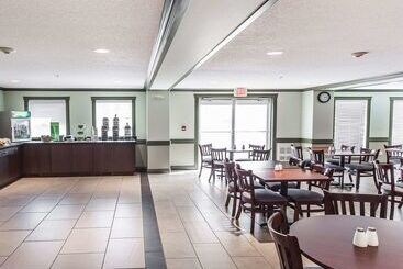 Velora Hinton, Ascend Hotel Collection