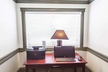 Velora Hinton, Ascend Hotel Collection