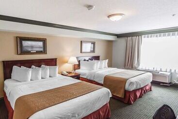 Velora Hinton, Ascend Hotel Collection