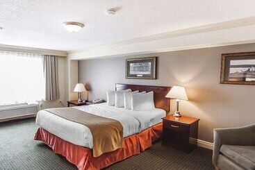 Velora Hinton, Ascend Hotel Collection
