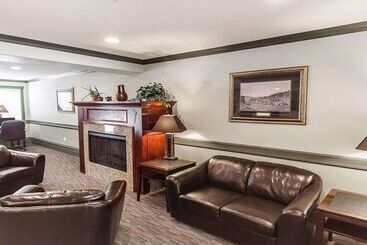 Velora Hinton, Ascend Hotel Collection