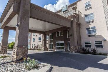Velora Hinton, Ascend Hotel Collection