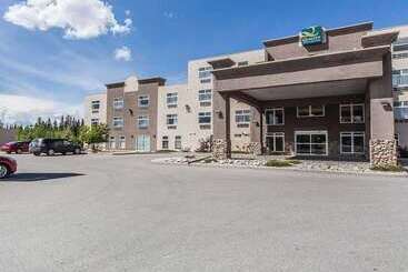 Velora Hinton, Ascend Hotel Collection
