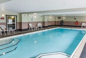Velora Hinton, Ascend Hotel Collection