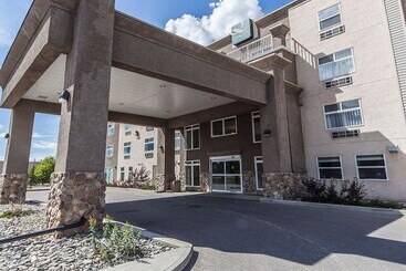 Velora Hinton, Ascend Hotel Collection