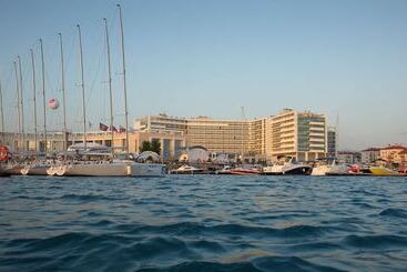 هتل Radisson Blu Resort & Congress Centre Sochi