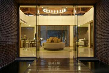 هتل The Westin Sohna Resort & Spa