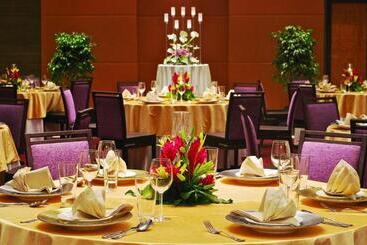 هتل Vivanta Hyderabad Begumpet