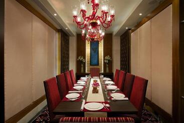 هتل Vivanta Hyderabad Begumpet