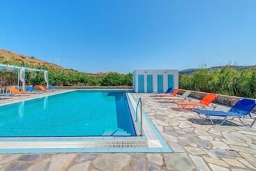 Smaragdi Hotel Apartments
