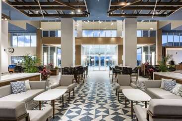 هتل Embassy Suites By Hilton Aruba Beach Resort