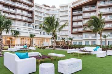 هتل Embassy Suites By Hilton Aruba Beach Resort