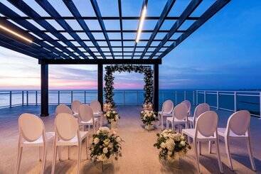 هتل Embassy Suites By Hilton Aruba Beach Resort