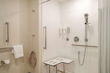 هتل Hilton Garden Inn Jeffersonville Louisville North