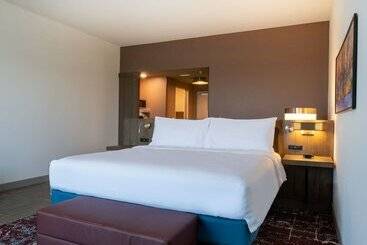 هتل Hilton Garden Inn Jeffersonville Louisville North