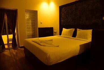 هتل R Inn Yercaud