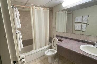مُتل 6032 Persepolis Inn