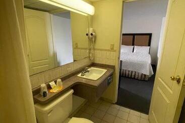 مُتل 6032 Persepolis Inn