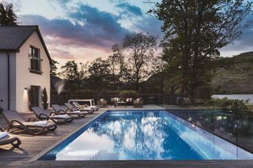 Ardlui Retreat   Villa & Lodges