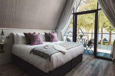 Ardlui Retreat   Villa & Lodges