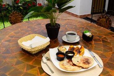 Trebol Amarillo Bed & Breakfast