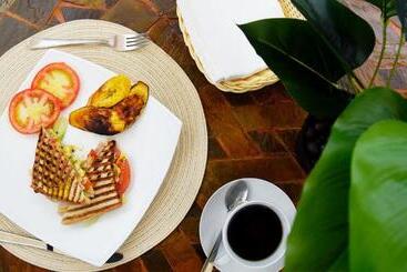 Trebol Amarillo Bed & Breakfast