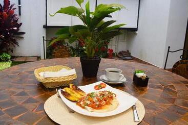 Trebol Amarillo Bed & Breakfast