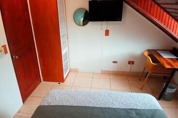 Trebol Amarillo Bed & Breakfast