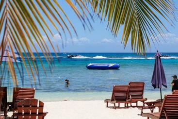 هتل Maia Suites Cozumel