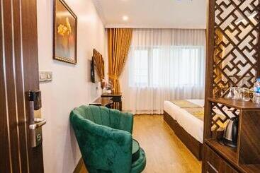 Minh Chau Hotel & Coffee