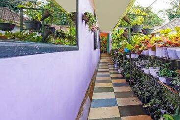 هتل Oyo Homes 91103 Desa Wisata Lembah Gunung Tumpeng